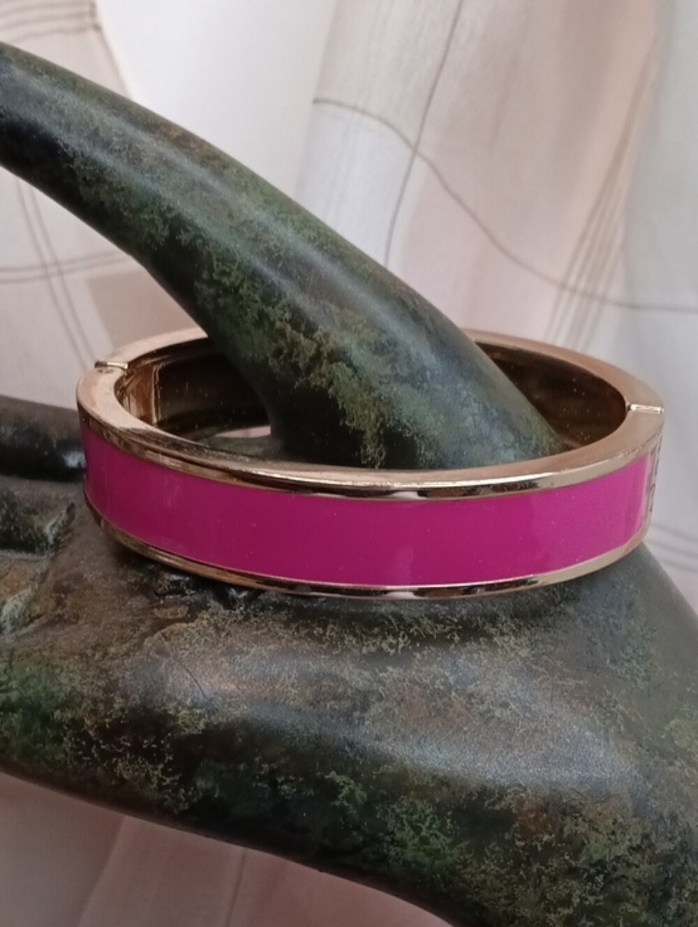 Avon Gold-Tone Fuchsia Pink Enamel Hinged Bangle Bracelet